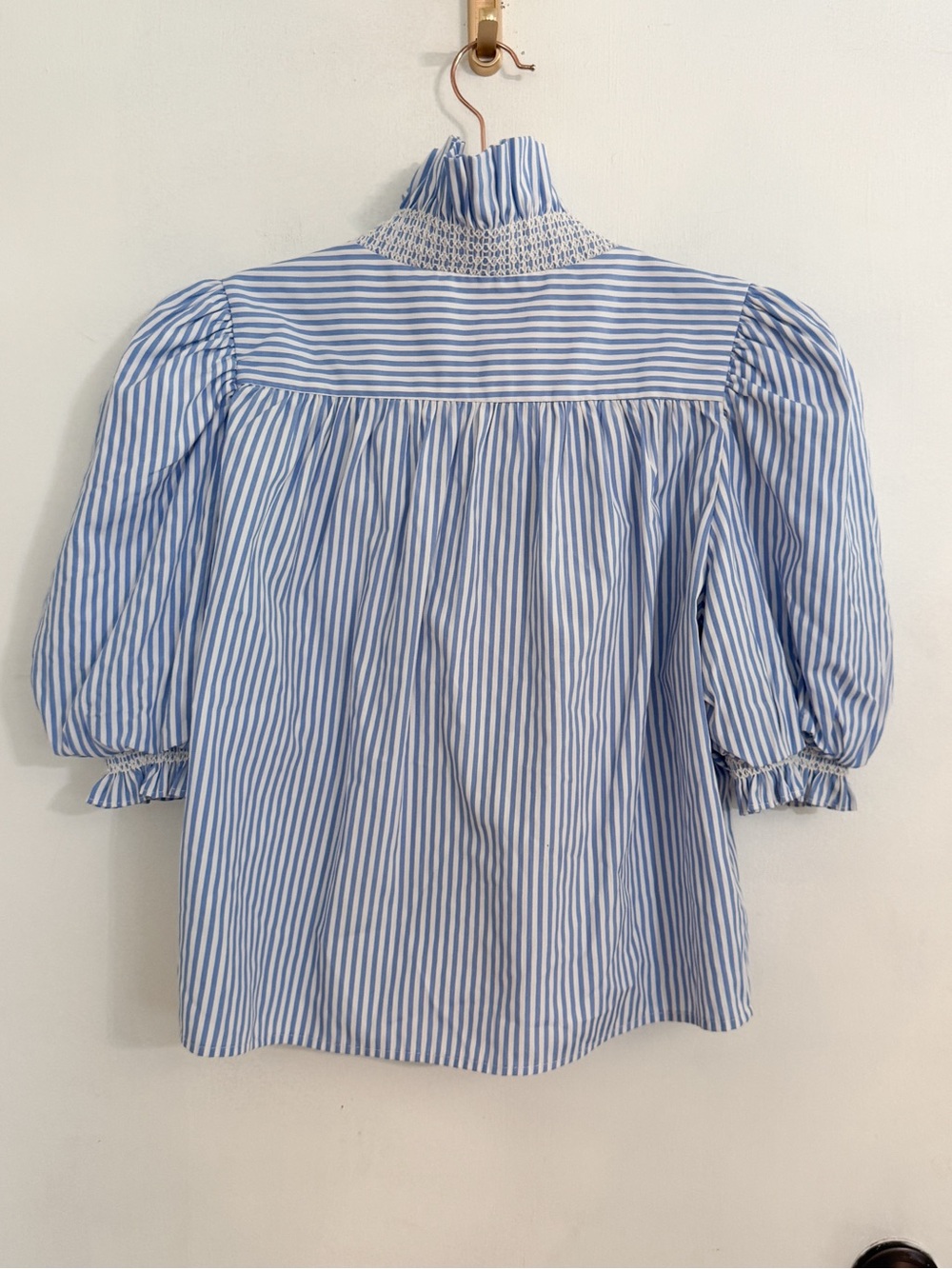 Karlie Blue Striped Ruffle Puff-Sleeve Button Up Blouse size Small - Picture 4 of 8